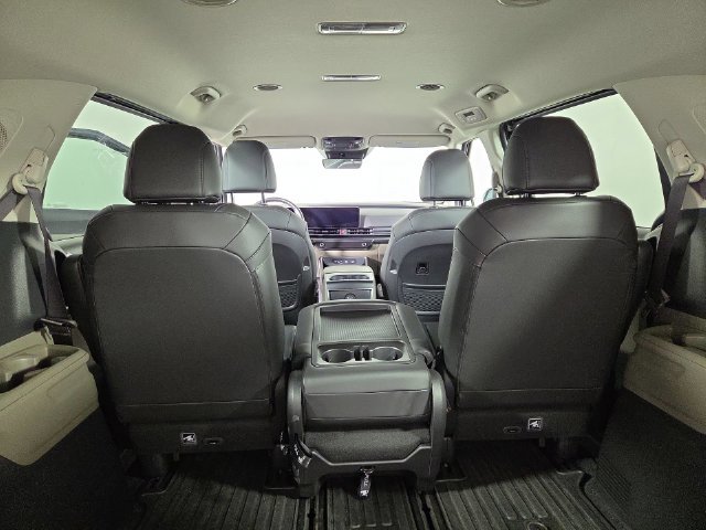 Certified 2026 Kia Carnival LXS FWD image 32