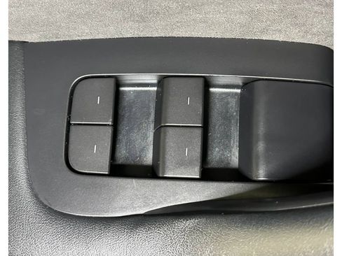 Used 2022 Tesla Model Y Long Range AWD/4WD image 36