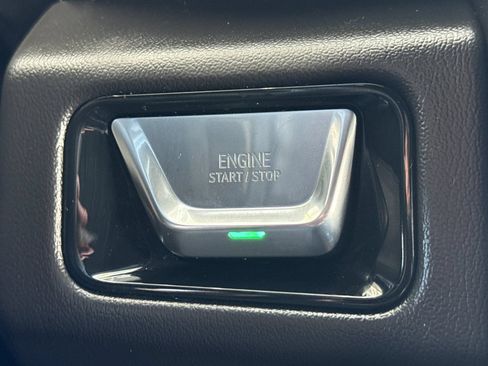 Used 2025 GMC Yukon XL Denali RWD image 36