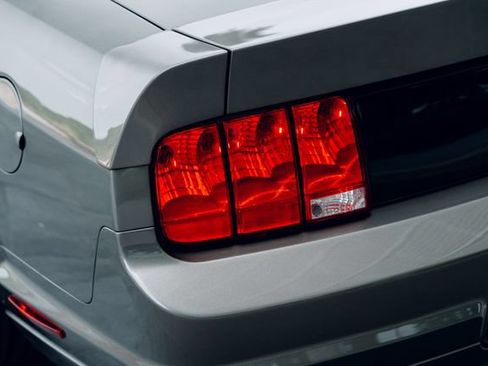 Used 2005 Ford Mustang GT RWD image 16