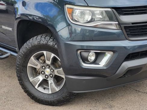 Used 2019 Chevrolet Colorado Z71 AWD/4WD image 2