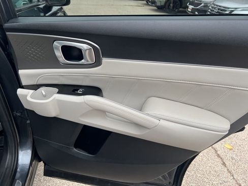 Used 2023 Kia Sorento SX image 17