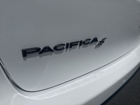 Used 2019 Chrysler Pacifica Limited w/ Advanced Safetytec Group image 8
