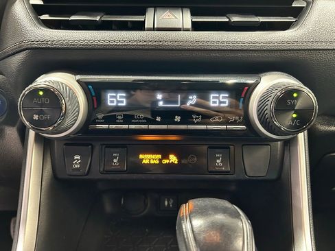 Used 2019 Toyota RAV4 XLE w/ Convenience Package AWD/4WD image 15