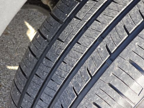 Used 2021 Toyota Highlander XLE image 10