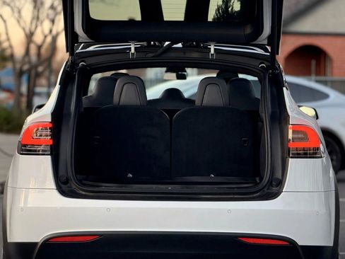 Used 2018 Tesla Model X 75D image 10