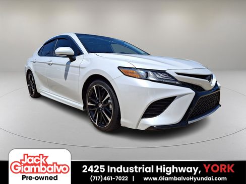 Used 2019 Toyota Camry XSE FWD image 1