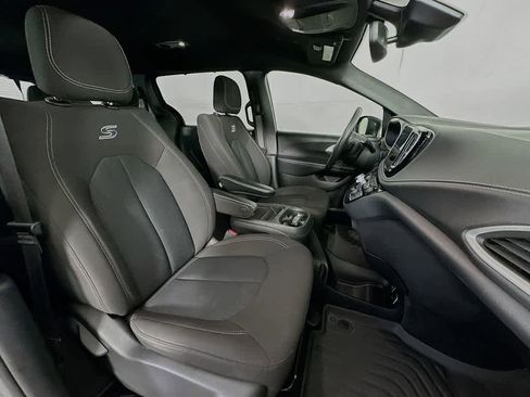 Used 2021 Chrysler Pacifica Touring w/ S Appearance Package FWD image 15