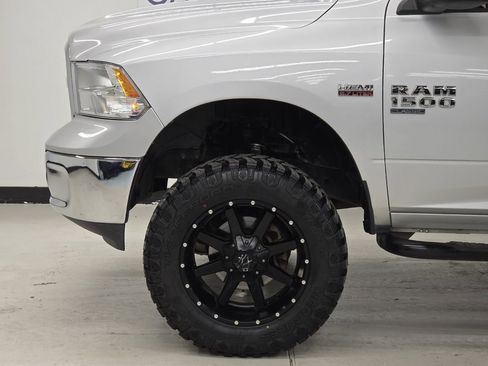 Used 2019 RAM 1500 Classic SLT AWD/4WD image 35