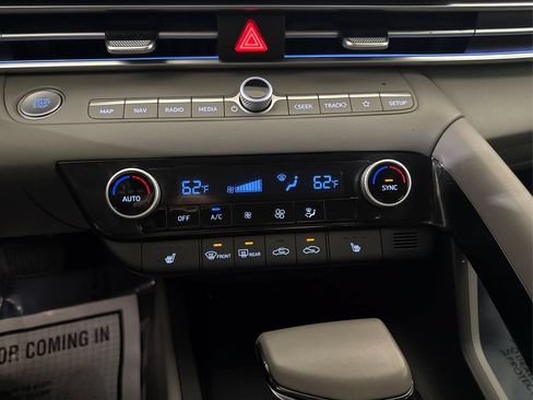 Used 2025 Hyundai Elantra SEL FWD image 38