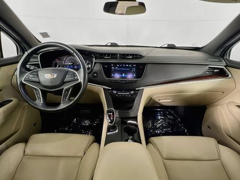 Used 2017 Cadillac XT5 Luxury w/ Driver Awareness Package FWD image 24