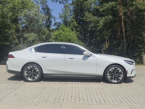 Used 2024 BMW i5 eDrive40i w/ M Sport Package RWD image 4