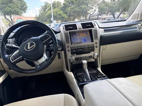 Certified 2020 Lexus GX 460 Premium w/ Premium Package AWD/4WD image 18