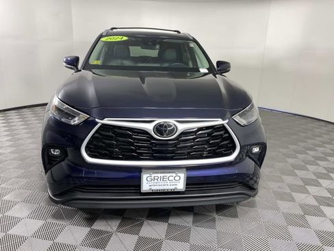 Used 2024 Toyota Highlander XLE AWD/4WD image 3