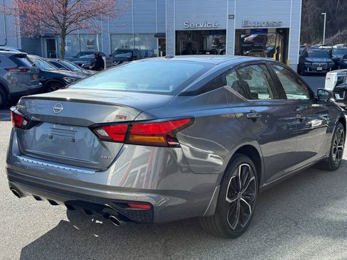 Used 2023 Nissan Altima 2.5 SR image 2