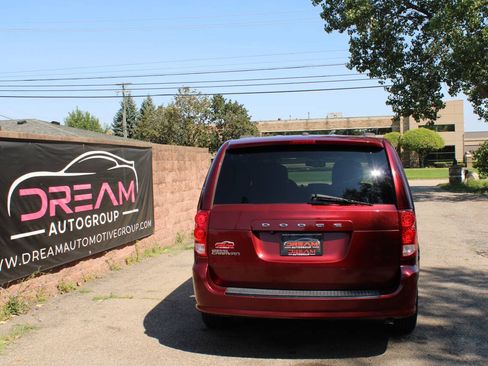 Used 2018 Dodge Grand Caravan SE FWD image 8