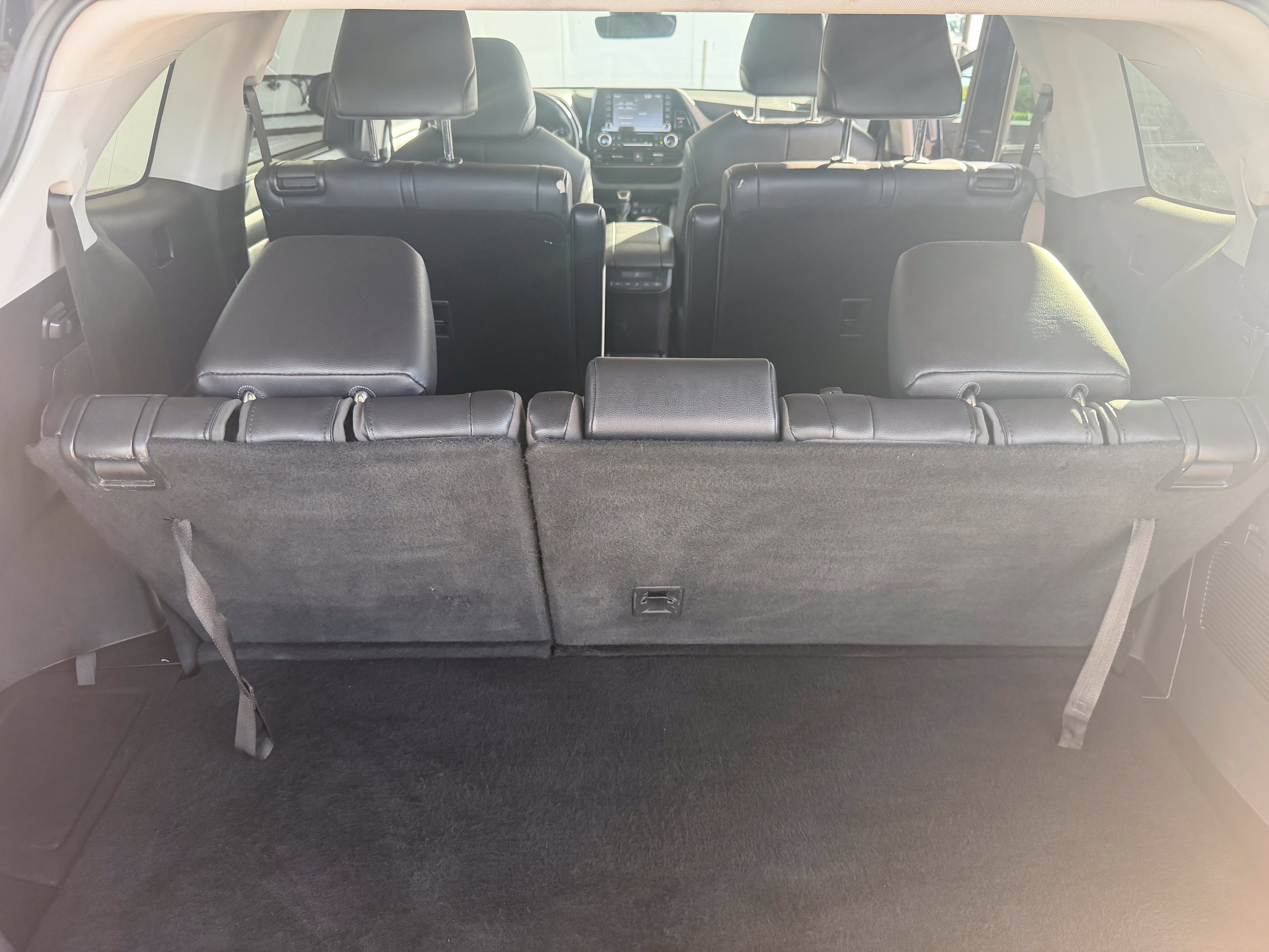 Used 2020 Toyota Highlander XLE FWD image 46