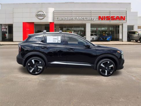 New 2026 Nissan Kicks SR FWD image 2