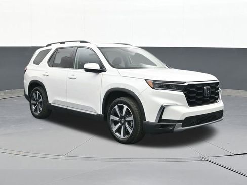 Used 2025 Honda Pilot Touring image 19