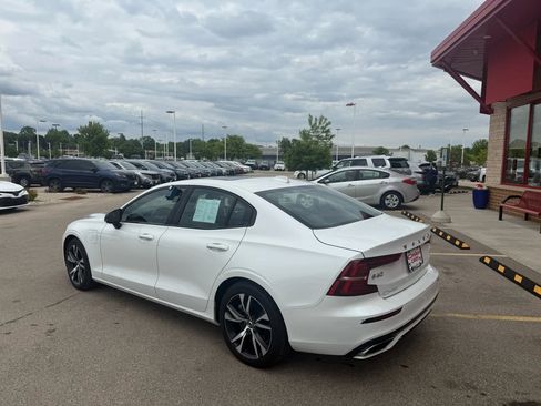 Used 2022 Volvo S60 T8 R-Design Expression image 5