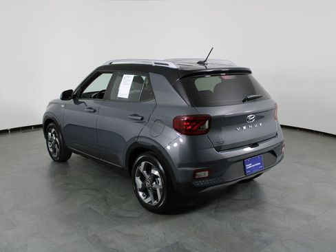 Certified 2024 Hyundai Venue Limited FWD image 4