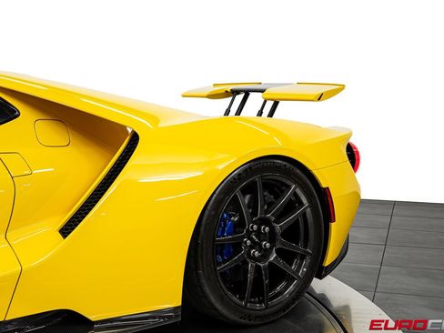 Used 2020 Ford GT Carbon Series RWD image 23