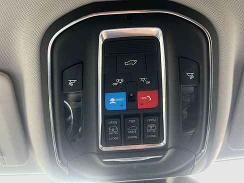 Used 2022 Jeep Grand Cherokee L Limited AWD/4WD image 46