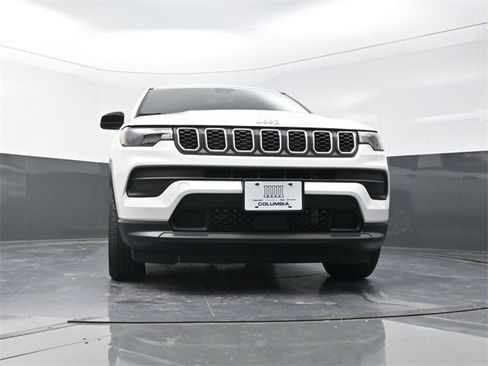 Used 2025 Jeep Compass Sport image 18