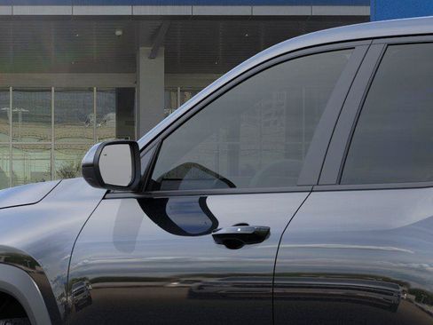 New 2026 Chevrolet Equinox LT FWD image 12