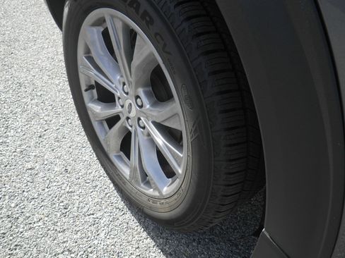 Certified 2022 Ford Explorer XLT w/ Equipment Group 202A image 9