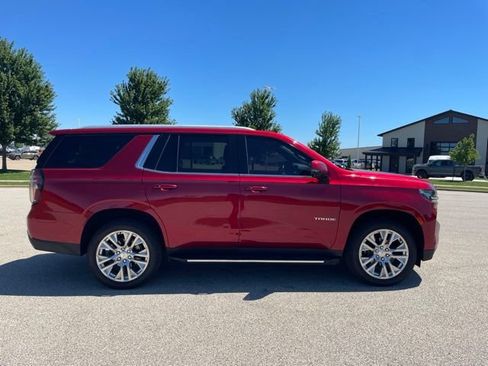 Used 2021 Chevrolet Tahoe LT w/ LT Signature Package AWD/4WD image 2