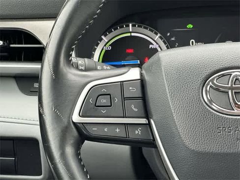 Used 2022 Toyota Highlander XLE image 9