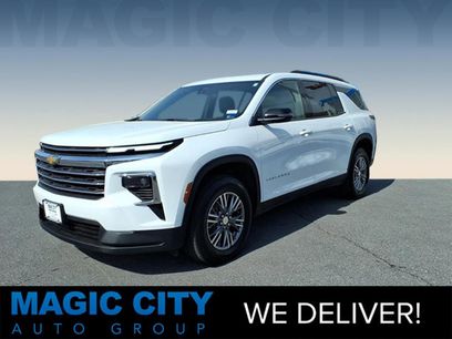 Used 2025 Chevrolet Traverse LT