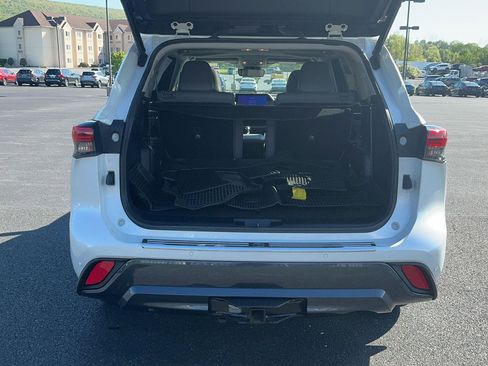 Used 2023 Toyota Highlander Limited AWD/4WD image 8