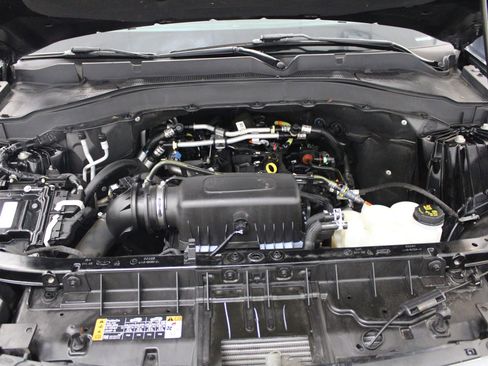 Used 2022 Ford Explorer XLT w/ Equipment Group 202A image 8