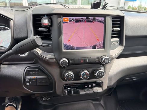 Used 2022 RAM 2500 Tradesman w/ Chrome Appearance Group AWD/4WD image 11