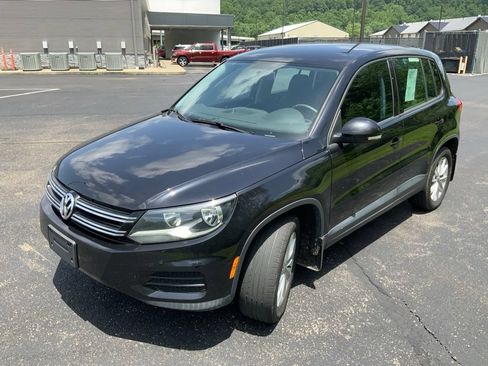 Used 2017 Volkswagen Tiguan Limited w/ Alloy Wheels Package FWD image 5