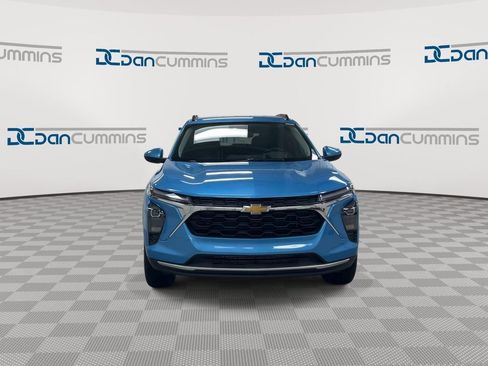 Used 2025 Chevrolet Trax LT w/ Driver Confidence Package FWD image 3
