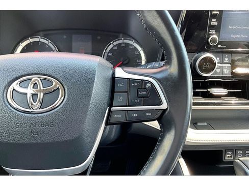 Used 2022 Toyota Highlander LE AWD/4WD image 21