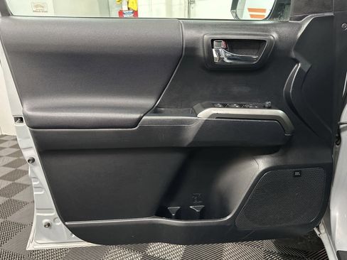Used 2019 Toyota Tacoma TRD Off-Road image 17
