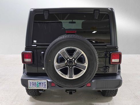 Used 2019 Jeep Wrangler Unlimited Sahara image 4