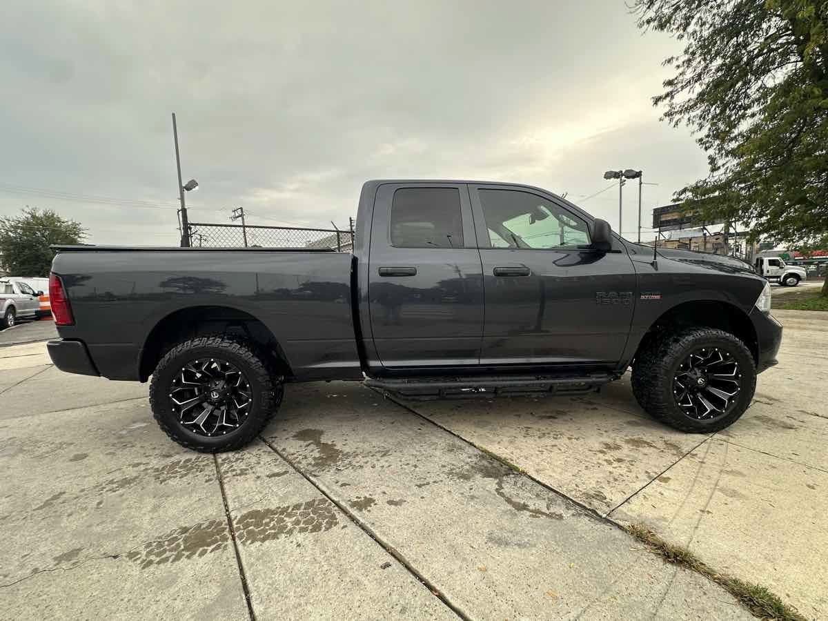 Used 2017 RAM 1500 Express AWD/4WD image 4