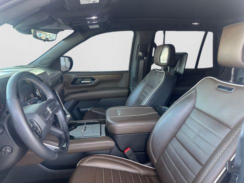 Used 2025 GMC Yukon Denali Ultimate w/ LPO, Illumination Package AWD/4WD image 10