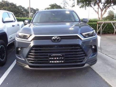 Used 2025 Toyota Grand Highlander AWD image 2