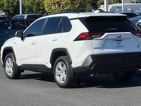 Used 2021 Toyota RAV4 XLE w/ XLE Grade Weather Package AWD/4WD image 7