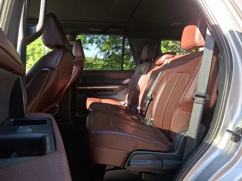 Used 2024 Ford Expedition Limited AWD/4WD image 10