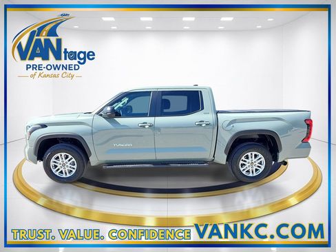 Used 2024 Toyota Tundra SR5 w/ SR5 Premium Package AWD/4WD image 10