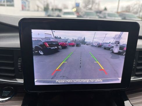 Used 2023 Ford Explorer Limited w/ Class IV Trailer Tow Package image 15