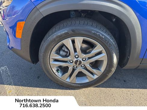 Used 2023 Kia Seltos LX image 10