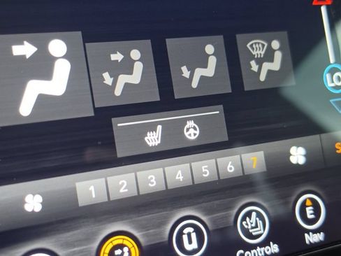 Used 2019 Jeep Grand Cherokee Laredo AWD/4WD image 37